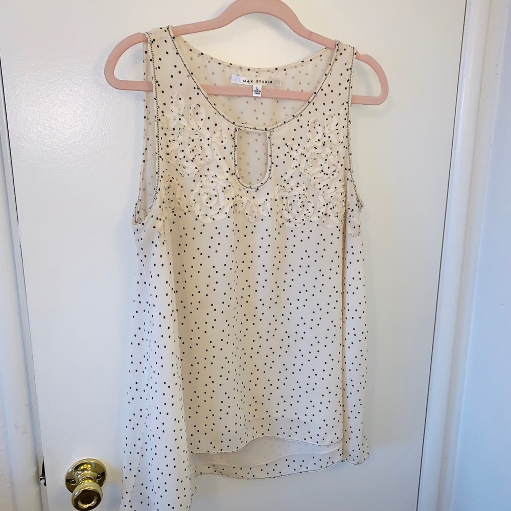 MAX STUDIO ivory & black polka dot hem top L